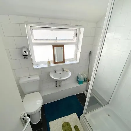 Budget Basic Room Mount Pleasant Share Facility R2 Swansea Exterior photo