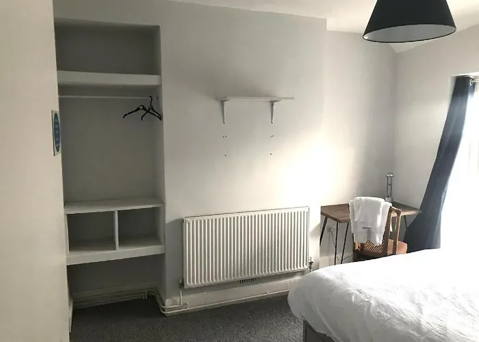 Budget Basic Room Mount Pleasant Share Facility R2
