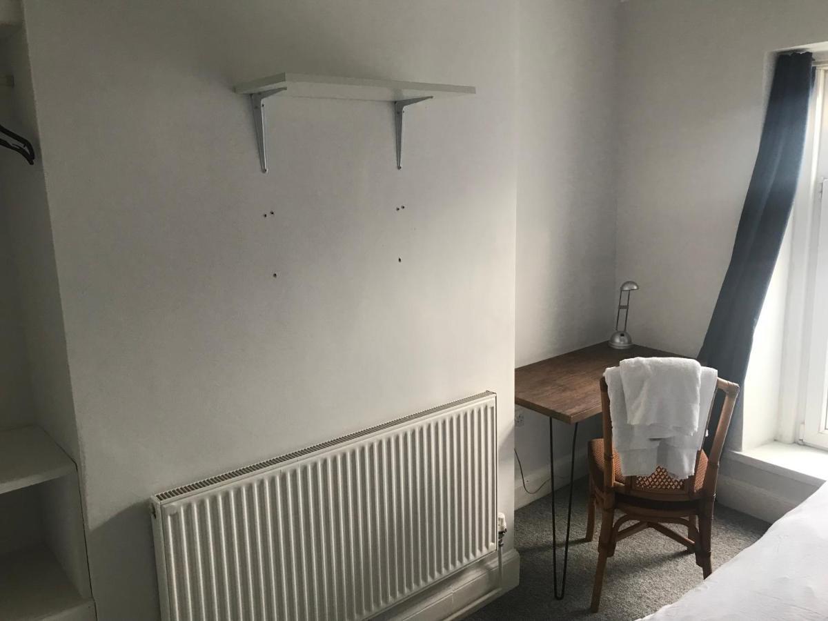 Budget Basic Mount Pleasant Share Facility R2 * Swansea