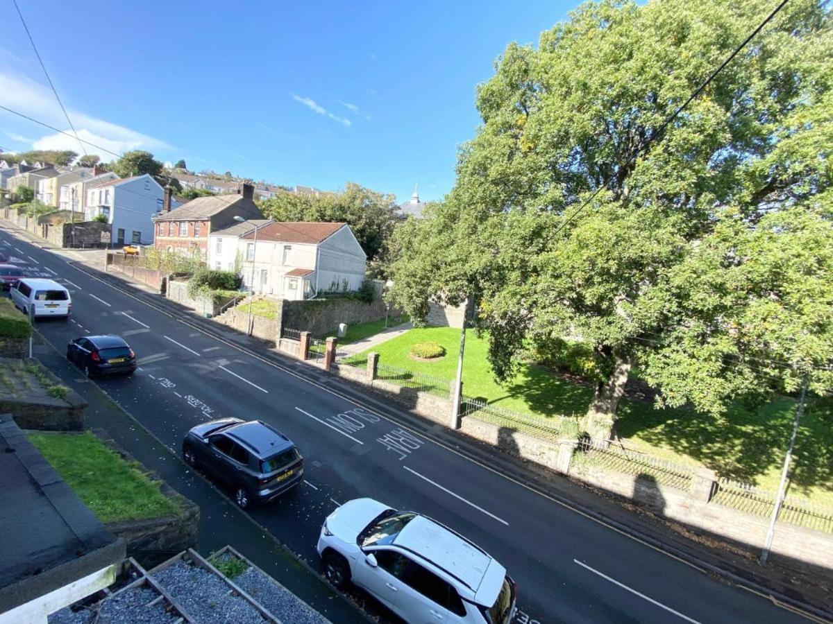 Budget Basic Mount Pleasant Share Facility R2 * Swansea
