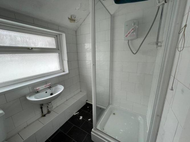 Budget Basic Mount Pleasant Share Facility R2 Swansea